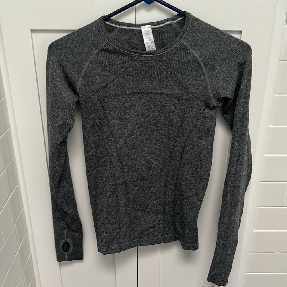 LULULEMON / IVIVVA Athletic Long Sleeve Girls Sz M